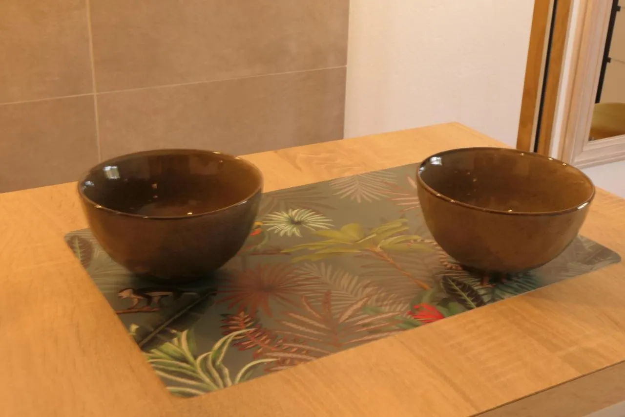 Studio meublé en face du golf côté piscine Mouans-Sartoux Appartement